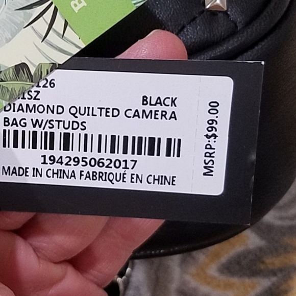 NWT-LAST ONE!-Badgley Mischka Quilted Black Camera Bag - Picture 8 of 8